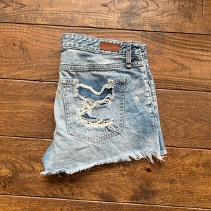 Abercrombie low rise distressed Jean short